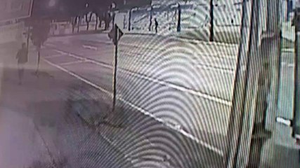 Veja momento da colisão entre dois ônibus na Avenida Brasil