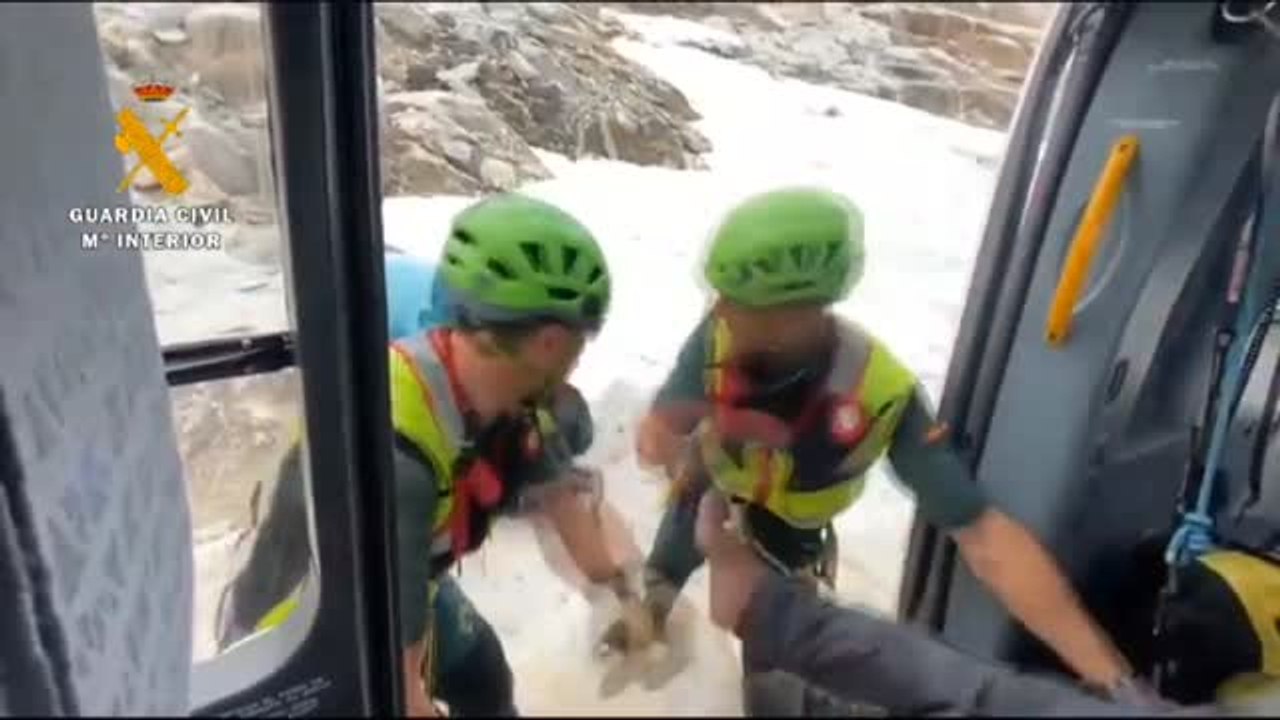 El calor pone en riesgo a los excursionistas que suben al Aneto