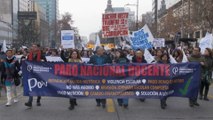 Profesores chilenos se manifiestan por mejoras laborales y dan ultimátum al Gobierno
