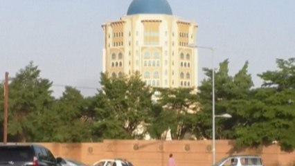 بعد احتجاز رئيس البلاد داخل قصره.. ما الذي يحدث في النيجر؟