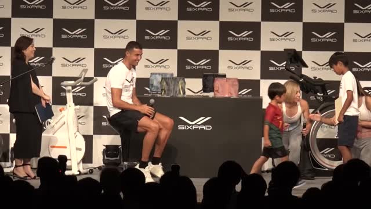 Kind vergleicht Sixpack mit Cristiano Ronaldo