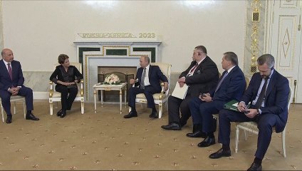 Putin recebe Dilma em São Petersburgo