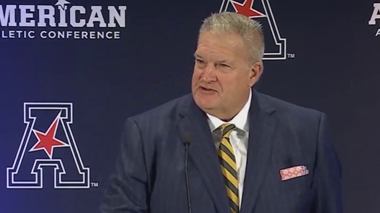 Charlotte HC Biff Poggi Gets Mad At Lack Of Questions