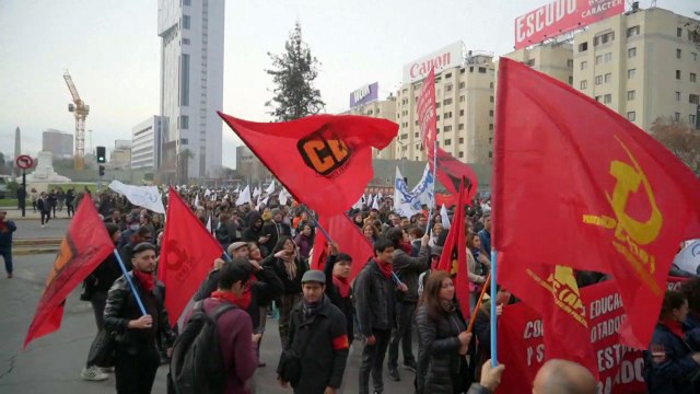 Profesores marchan en Chile para reclamar millonaria deuda con la educación pública
