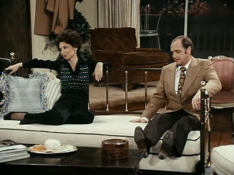 Emily redecorates the apartment, Bob fights to stay in character | The Bob Newhart Show