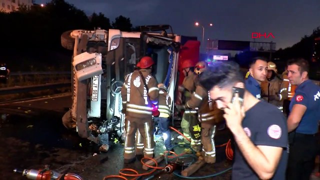 Esneyurt'ta Sebze Yüklü Kamyon Devrildi: 1 Ölü, 1 Yaralı