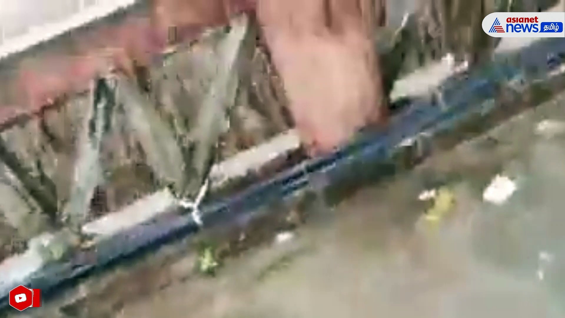 தெலங்கானா கனமழை! அணையின் உயரத்தை தாண்டி பாயும் காட்டாற்று வெள்ளம்! 