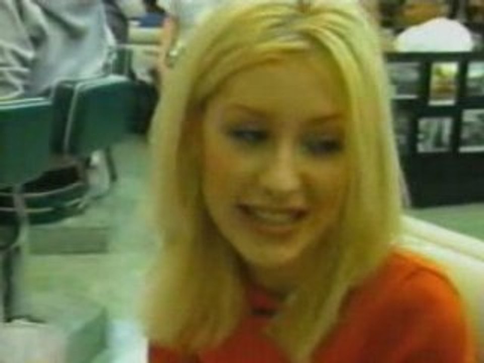 Christina Aguilera comments on Whitney & Mariah