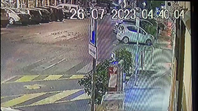 Furto con vetrina spaccata a Palermo in un negozio di abbigliamento sportivo