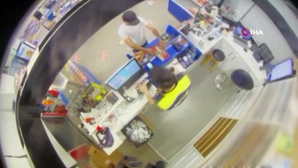 Önlerine çıkan her şeyi çaldılar