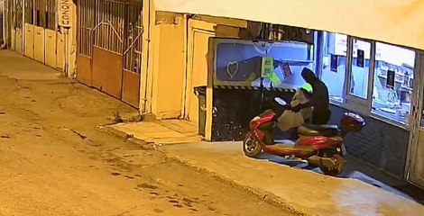 Demirleri kesti, motosikleti çaldı