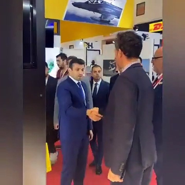 Tebessüm ettirten anlar! Selçuk Bayraktar ve onu tanımayan görevli