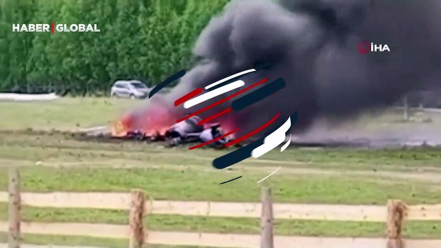 Rusya’da turistleri taşıyan helikopter elektrik kablolarına takılarak yere çakıldı!