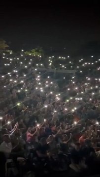 Seyirciyi kesilen elektrikler bile durduramadı! Aşkın Olayım şarkısını duyan Simge hüngür hüngür ağladı