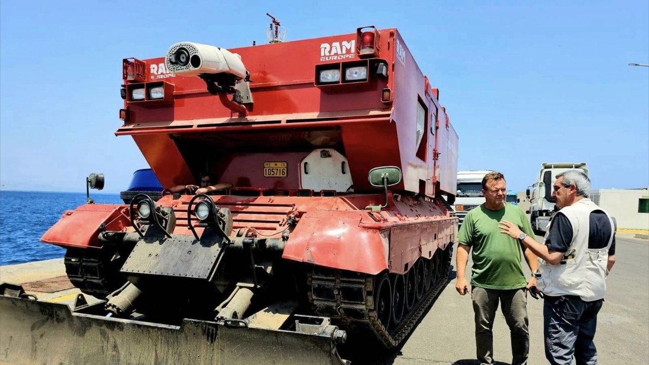 Leopard-Panzer soll Waldbrände auf Rhodos bekämpfen