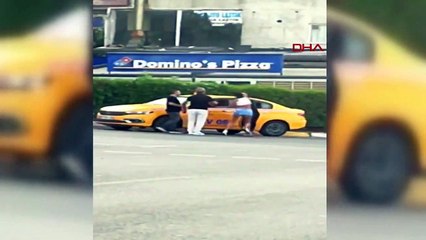 Une ressortissante étrangère qui est montée dans un taxi à AVCILAR a été sortie du véhicule par le chauffeur de taxi alors qu'elle disait qu'elle n'avait pas d'argent.