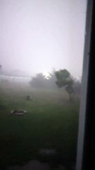 Scintillement de foudre par vents violents