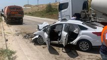 Adana'da otomobil, yol süpürme aracına çarptı: 1 ölü, 3 yaralı