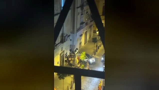 Donna picchiata dal branco a Torre del Greco