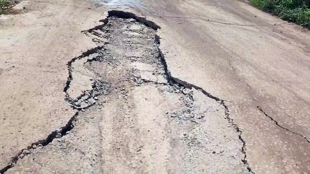 कोलार में धंसी सीसी रोड, नंदा देवी मंदिर के पास की रोड, सीवेज लाइन रेस्टोरेशन में बनाई थी