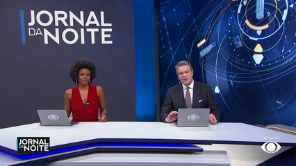 Professora viraliza com jeito diferente de ensinar