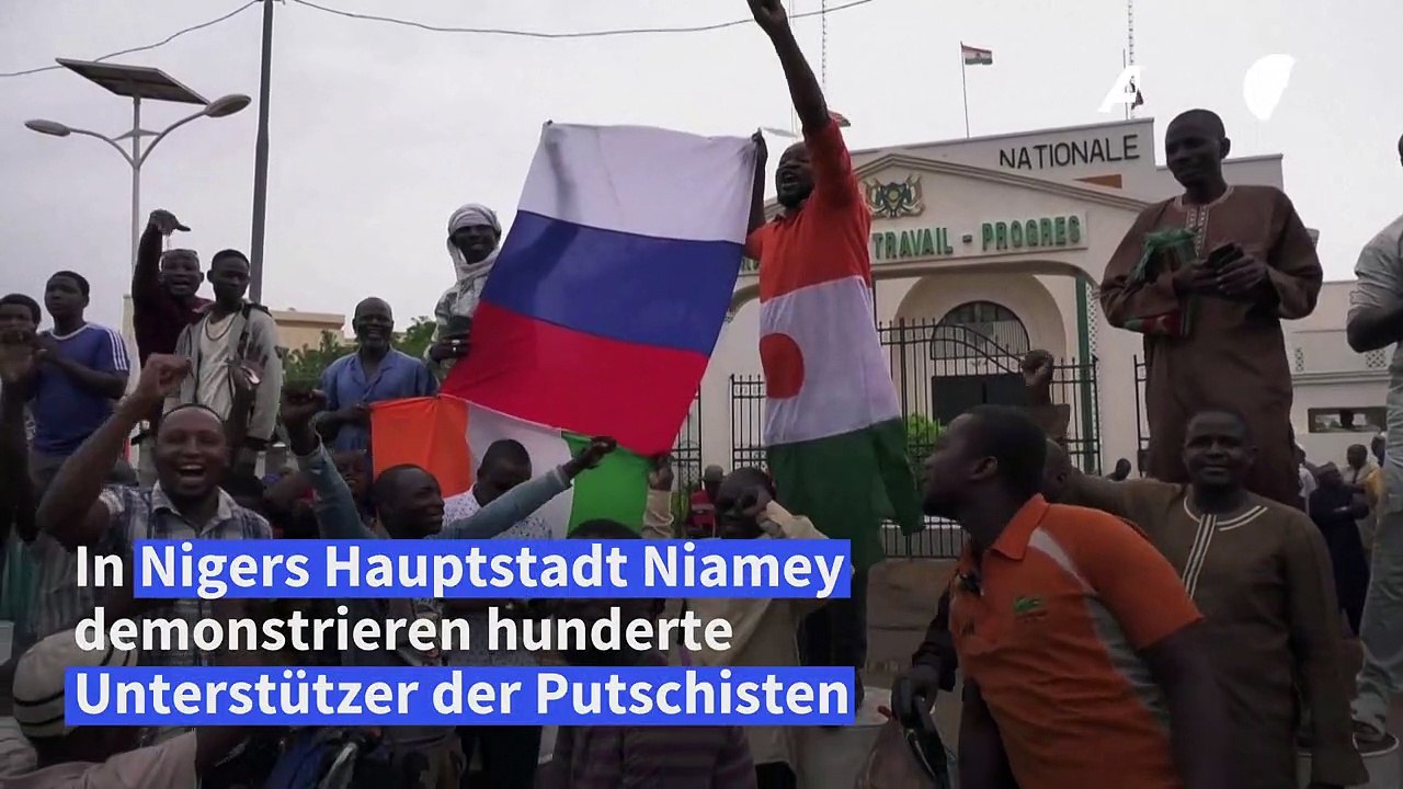 Unterstützer der Putschisten im Niger skandieren 'Russland! Russland!'