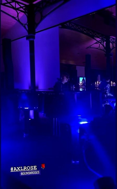 Axl Rose, le chanteur des Guns N’Roses, chante dans le Golfe de Saint-Tropez