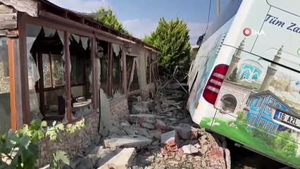 Gelibolu'da tur otobüsü kaza yaptı: 1 ölü, 8 yaralı