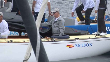 Juan Carlos I muestra su faceta más cariñosa en Sanxenxo