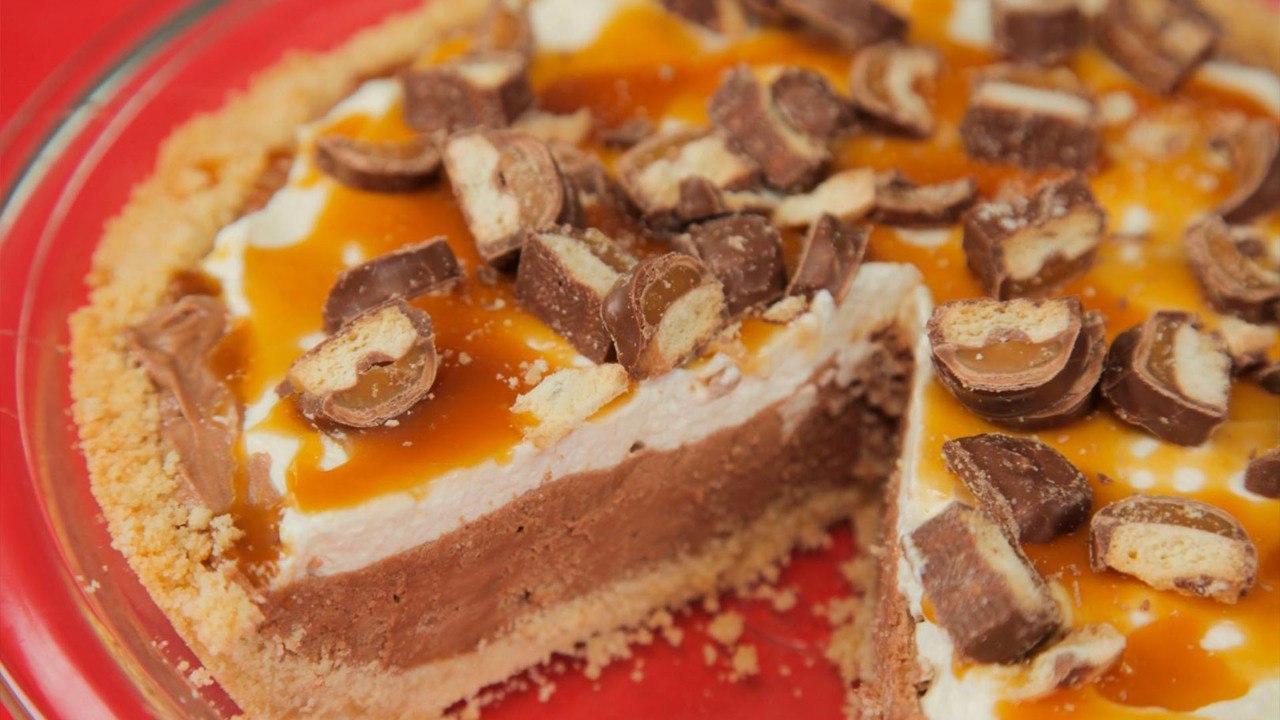 How to Make Twix Pie