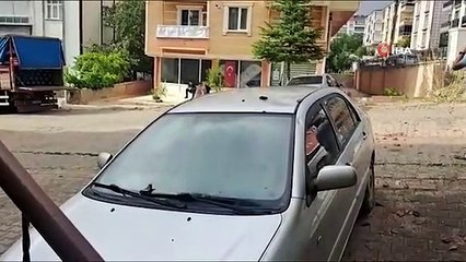 Toit arraché par un vent violent dans les véhicules endommagés de Kırıkkale