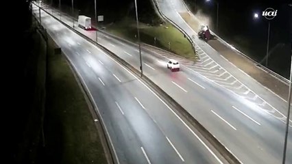Caminhão perde freios e usa área de escape do Anel Rodoviário de BH
