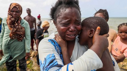 Tải video: Des migrants abandonnés à leur sort à la frontière entre la Tunisie et la Libye