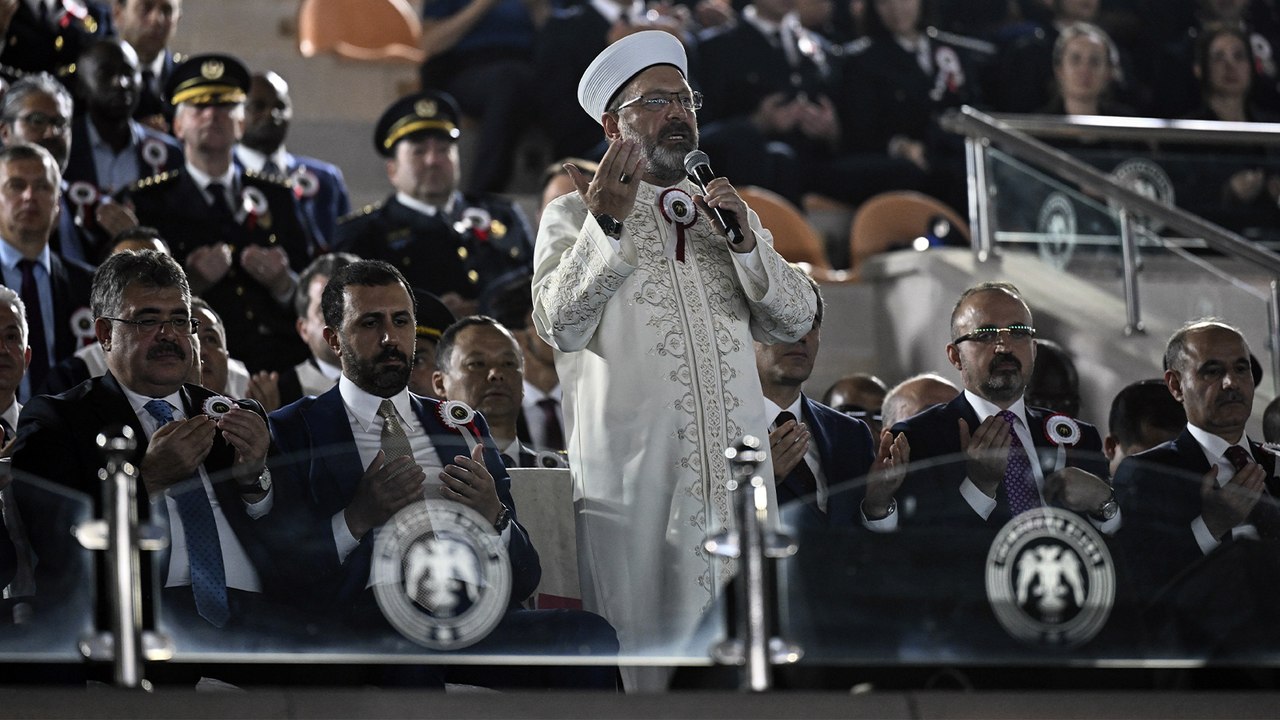 Polis Meslek Yüksek Okulları mezuniyet töreni, Erdoğan'ın katılımı ve Diyanet İşleri Başkanı Erbaş'ın duasıyla yapıldı