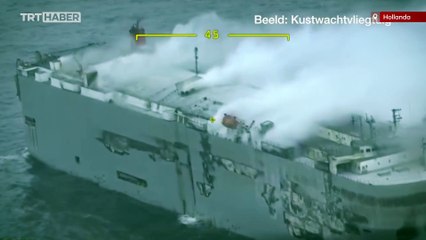 Hollanda kıyılarında yanan araba taşıyıcı gemi nakliye yolundan çekiliyor