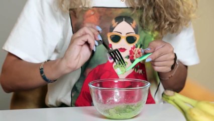 بالفيديو، حيل لتبييض الاسنان بالبيت