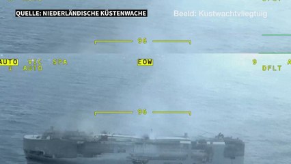 Brennender Auto-Frachter wird abgeschleppt