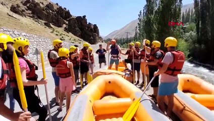 Van'ın Bahçesaray ilçesinde doğaseverler rafting yaptı