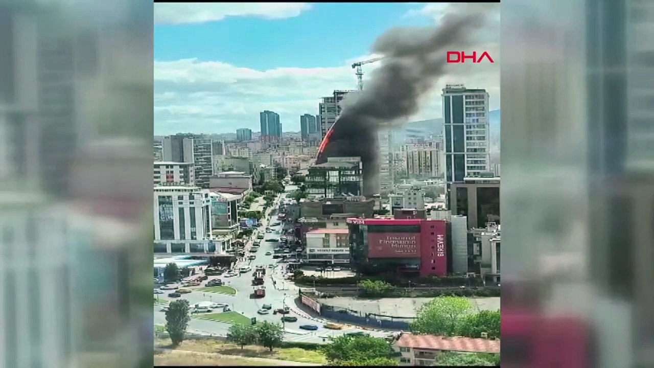 Incendie sur le toit du centre d'affaires de 17 étages à Ataşehir ! Des équipes sur place
