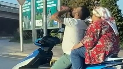 Kasksız motosiklet sürücüsü kırmızı ışıkta beklerken alkol aldı