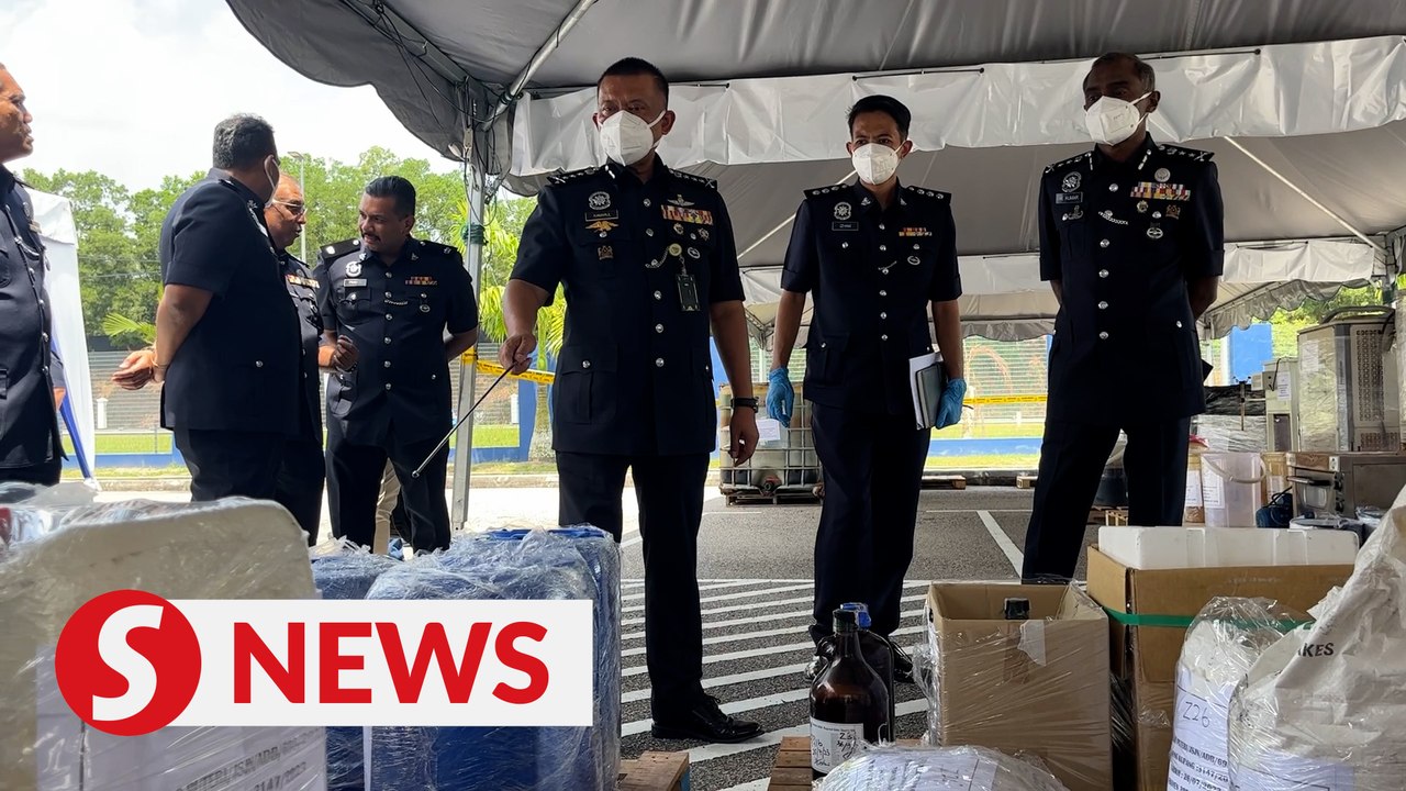 Cops seize RM2.5mil in narcotics, equipment and vehicles during Johor drug lab bust