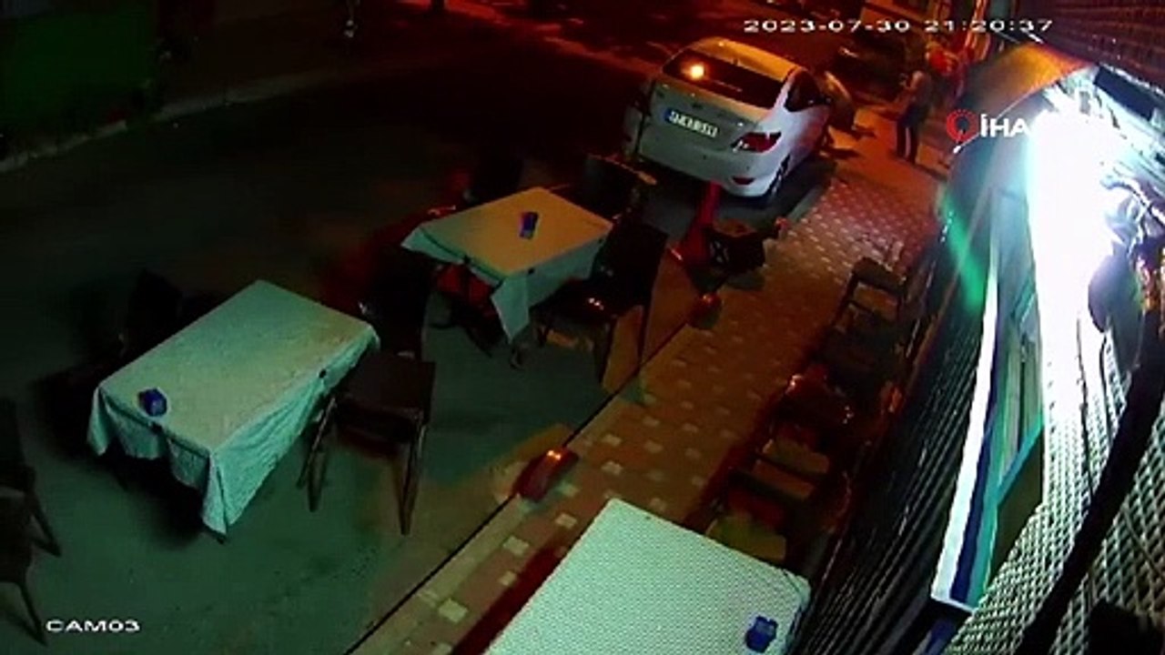 Combat à Bayrampasa： Frappé à la tête avec un bâton, assommé, frappé au sol