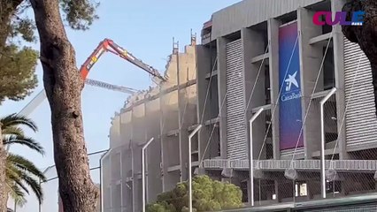 Las grúas destrozan el lateral del Camp Nou