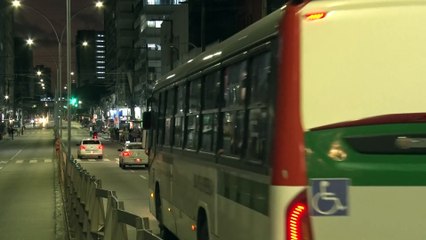 Motoristas paralisados no horário de volta pra casa na noite de ontem (26)