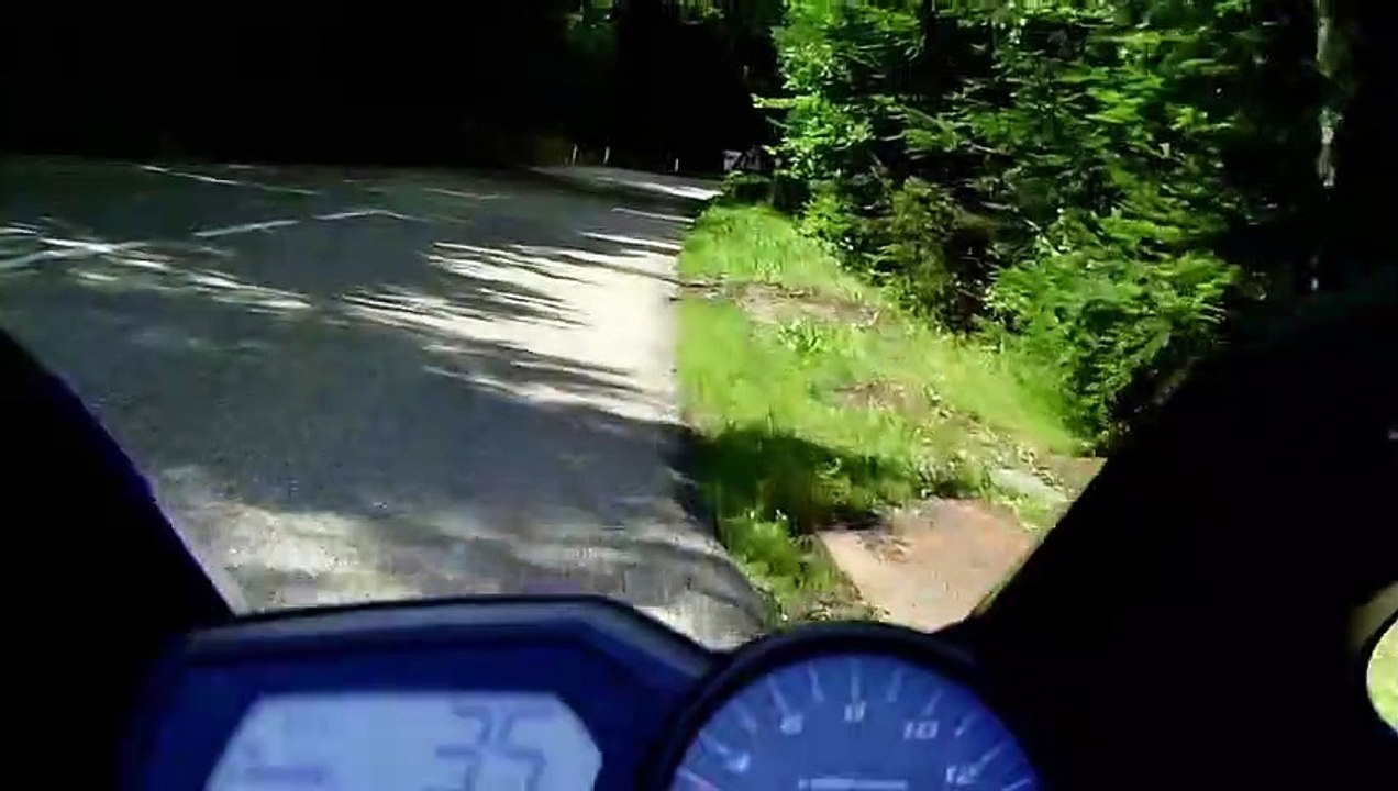 Frayeur voiture face moto hd