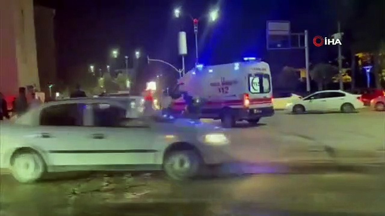 La voiture coincée entre les deux véhicules est montée sur l'autre véhicule： 2 blessés