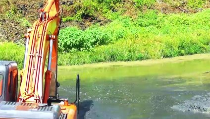 Extraordinary!!! Hitachi 200 Works to Move Mud Soil