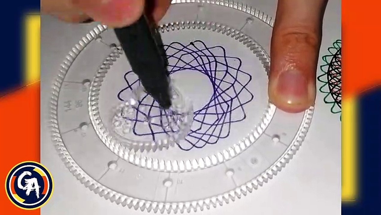 REALIZANDO un mandala azul en 45 segundos. (Dibujando con un Espirógrafo). MAKING a blue mandala in 45 seconds. (Drawing with a Spirograph)