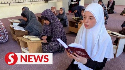 Gazan children flock to learn the Koran in the summer