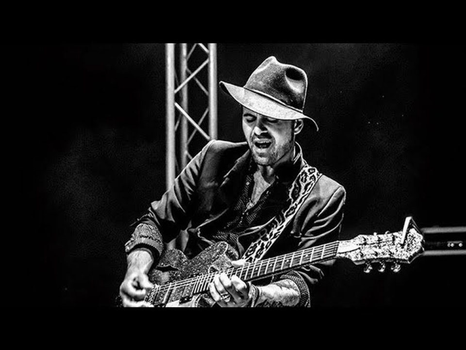 Jazz à Foix : Manu Lanvin, chanteur, guitariste et showman aux mille et un challenges